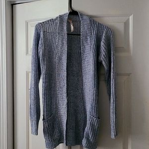 Blue sweater with pockets